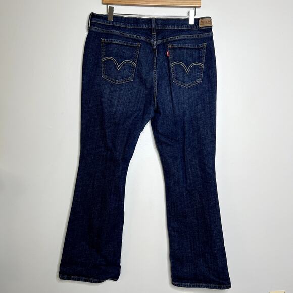 Levi's 515 Classic Bootcut Jeans - Picture 3 of 8